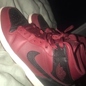 Aj1 Mids Team Red and Black